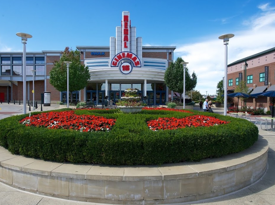 5 Commercial Landscape Design Ideas For A Memorable Entrance A Pop Of Bold Color Is Great Commercial Landscape Design Idea